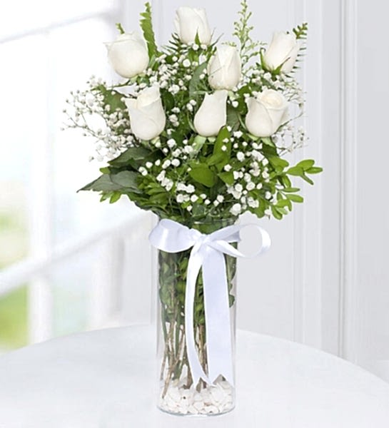 Cam Vazoda 7 Beyaz Gül