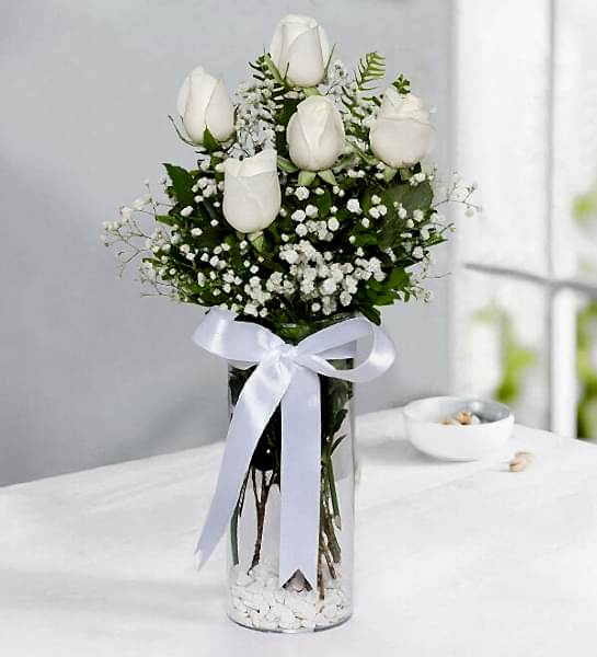 Cam Vazoda 5 Beyaz Gül