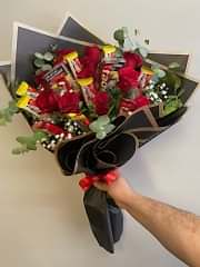 Kırmızı Gül ve Lezzetli Çikolatalar