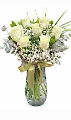 Vazoda 7 Adet Beyaz Gül